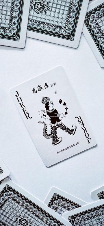 热点 App 订阅管理界面，多个关键词标签以卡片形式排列，每张卡片带开关和命中次数